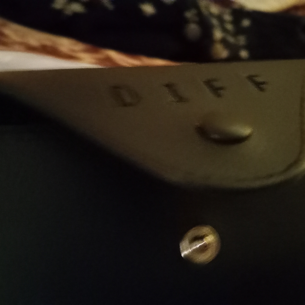 Diff Sunglasses with Case - Picture 6 of 16